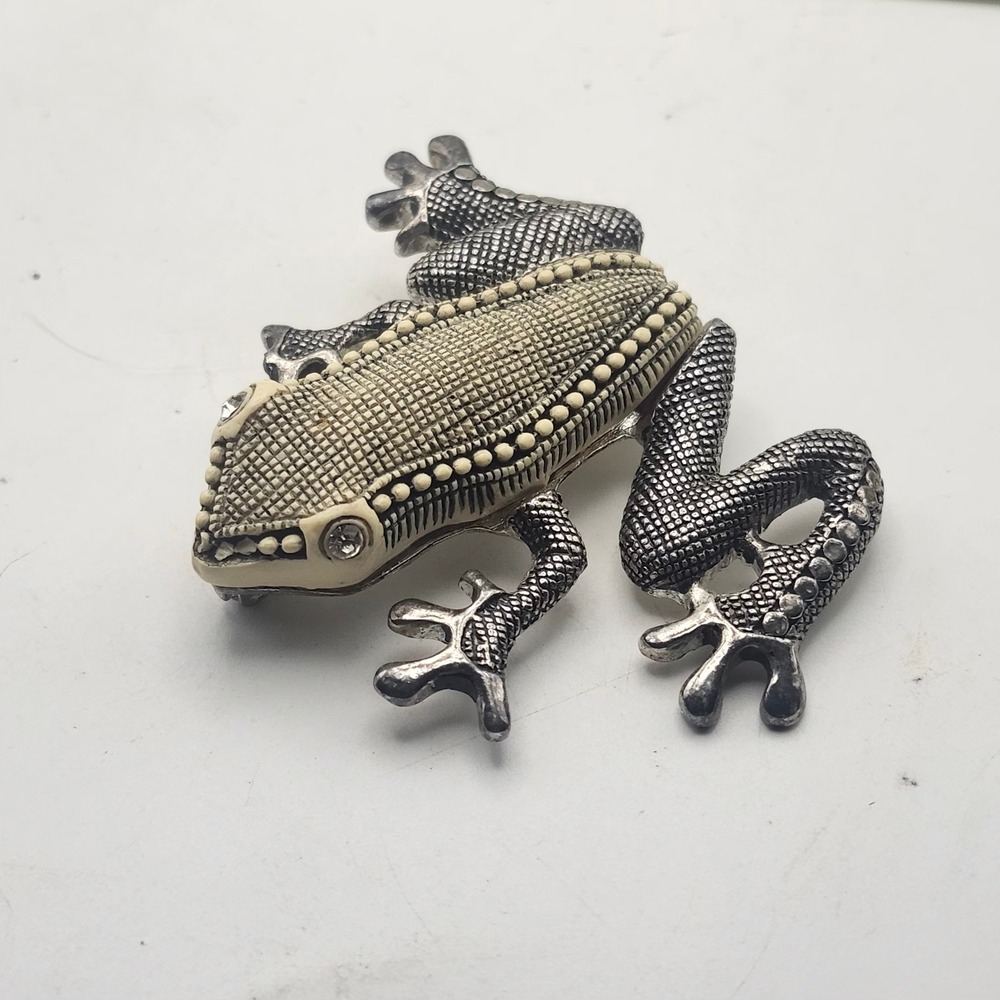 Vintage Frog Brooch Silver Tone Cream Enamel Rhinestone Eye Animal Pin Jewelry